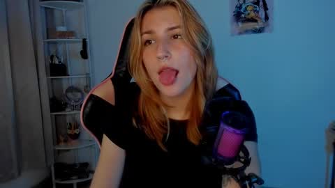 Linda Sofia help me get to 100 thumbs up online show from 10, 2, 2025