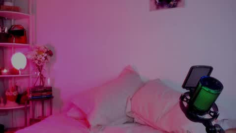 Linda Sofia help me get to 100 thumbs up online show from 23, 2, 2025