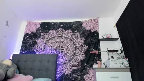   online show from 30, 1, 2025