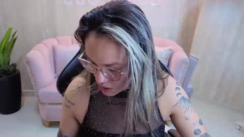 Snapshot of jade_jones_a chatting on 14, 10, 2025 Jade online show from 14, 10, 2025