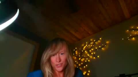 jadeamaryllis_ online show from 10, 3, 2026