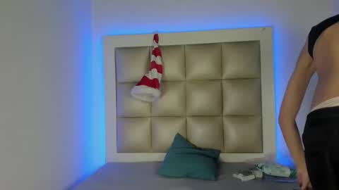 jadeestudios online show from 4, 12, 2025