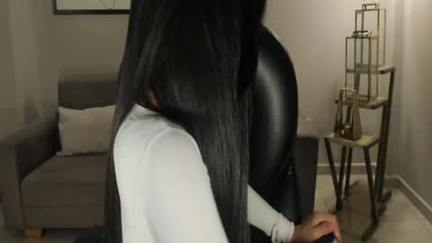 JADE EVANS online show from 15, 4, 2026