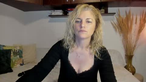 elena online show from 19, 5, 2026
