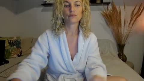Snapshot of jadore_able82 chatting on 5, 7, 2026 elena online show from 5, 7, 2026