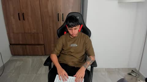 Snapshot of jake_pons chatting on 15, 10, 2025 Jake Pons online show from 15, 10, 2025