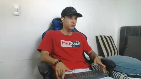 Snapshot of jake_shadow14 chatting on 16, 7, 2026 Hi guys im new 3 online show from 16, 7, 2026