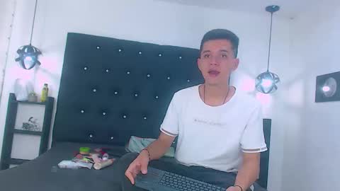 James y Kenet online show from 19, 2, 2026