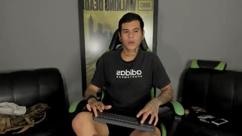 Jamesinked  online show from 4, 3, 2025