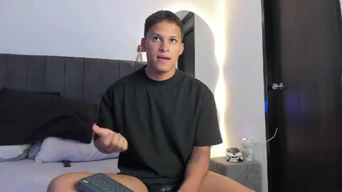 Snapshot of jamesowenn chatting on 25, 5, 2026 James Owenn online show from 25, 5, 2026