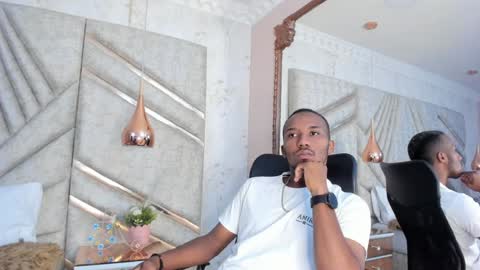 Snapshot of jamesparck chatting on 10, 1, 2025 James online show from 10, 1, 2025