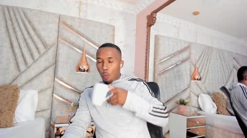 Snapshot of jamesparck chatting on 12, 1, 2025 James online show from 12, 1, 2025