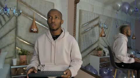 Snapshot of jamesparck chatting on 17, 2, 2025 James online show from 17, 2, 2025