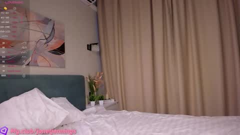 Day Alice Night Stella online show from 22, 10, 2025