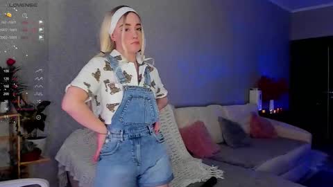 Snapshot of janice_sweet chatting on 8, 10, 2025 Janice online show from 8, 10, 2025