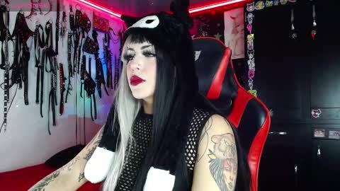 Snapshot of janna_ink chatting on 6, 1, 2025      online show from 6, 1, 2025