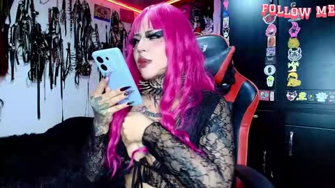 Snapshot of janna_ink chatting on 10, 11, 2025 online show from 10, 11, 2025