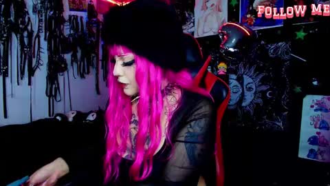 Snapshot of janna_ink chatting on 17, 12, 2025 online show from 17, 12, 2025