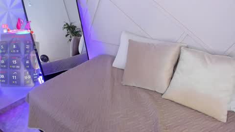    online show from 10, 9, 2025