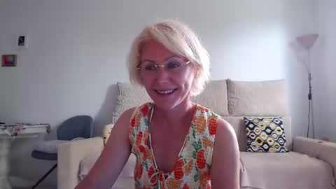 Snapshot of jasmin18v chatting on 19, 6, 2026 Jasmin room for people 40 online show from 19, 6, 2026