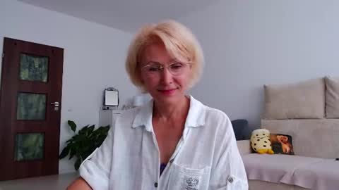 Snapshot of jasmin18v chatting on 11, 7, 2026 Jasmin room for people 40 online show from 11, 7, 2026