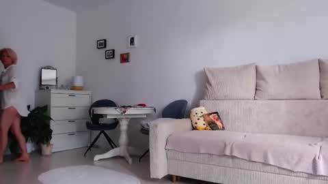 Snapshot of jasmin18v chatting on 12, 7, 2026 Jasmin room for people 40 online show from 12, 7, 2026