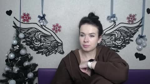 JasmineKouch online show from 13, 12, 2025