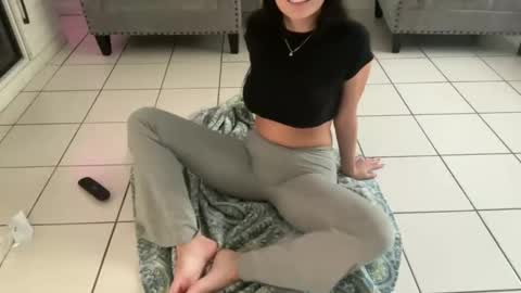 Jasmine Tate online show from 5, 11, 2025