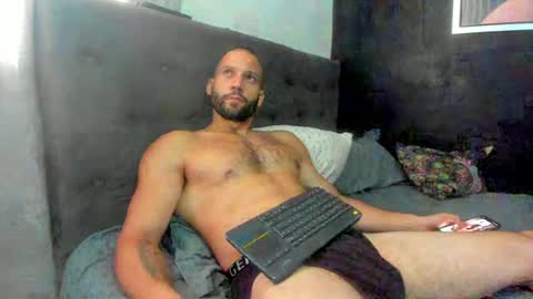 Snapshot of jasonmartiinez chatting on 11, 11, 2025 online show from 11, 11, 2025