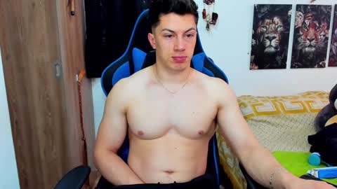 Snapshot of javiersexymann chatting on 3, 12, 2024 Javier online show from 3, 12, 2024