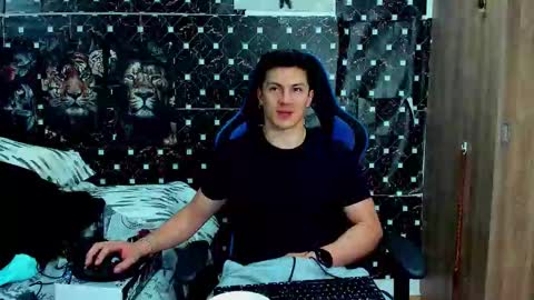 Javier online show from 5, 3, 2026