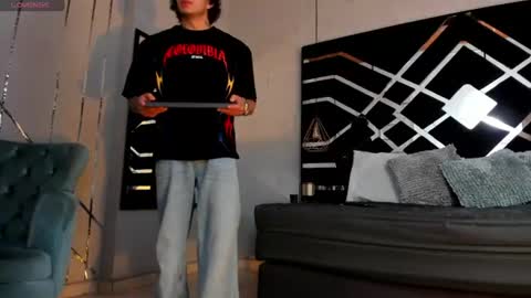 Snapshot of jaytaylorr chatting on 7, 7, 2026 Jay Taylor online show from 7, 7, 2026