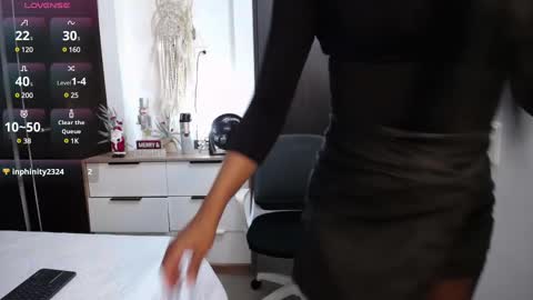 Snapshot of jazmin1000 chatting on 4, 1, 2025 valentin online show from 4, 1, 2025