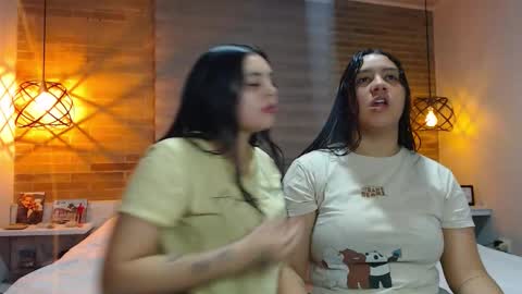 Jazmin and Scarlett online show from 26, 11, 2025