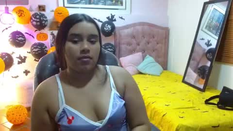 Snapshot of jazminblow chatting on 23, 10, 2025 jazminblow online show from 23, 10, 2025