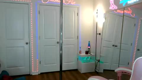 Jazmine Fox online show from 4, 5, 2026