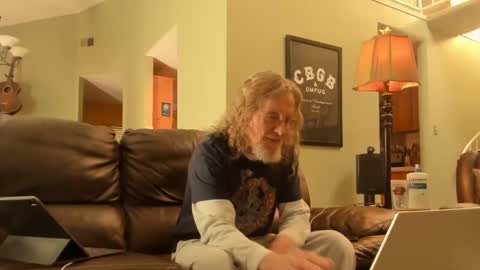 Snapshot of jdineuless chatting on 1, 1, 2025 JDinEuless online show from 1, 1, 2025