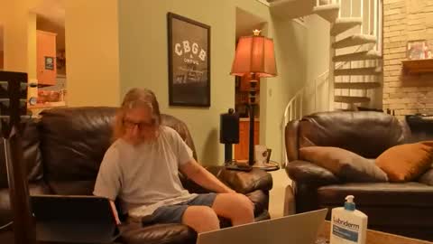 Snapshot of jdineuless chatting on 17, 5, 2026 JDinEuless online show from 17, 5, 2026