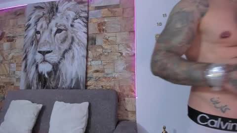 Snapshot of jean_lopez chatting on 21, 11, 2025 Jean axelcrow Modelo Independiente online show from 21, 11, 2025