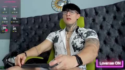 Snapshot of jeins_carter chatting on 8, 3, 2025 JC online show from 8, 3, 2025