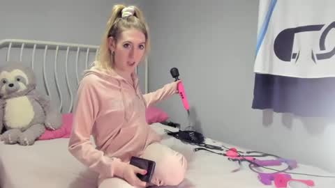 JenbyDoll online show from 2, 2, 2025