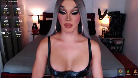 Snapshot of jenifers_body chatting on 28, 11, 2025 Queen Jenifer online show from 28, 11, 2025