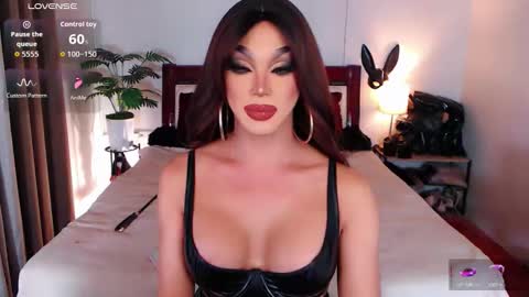 Snapshot of jenifers_body chatting on 25, 2, 2026 Queen Jenifer online show from 25, 2, 2026