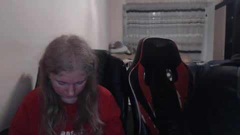 JenisAndPeter online show from 7, 4, 2026