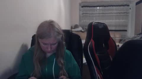 Snapshot of jenisandpeter chatting on 18, 4, 2026 JenisAndPeter online show from 18, 4, 2026