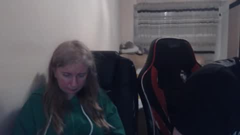 Snapshot of jenisandpeter chatting on 18, 4, 2026 JenisAndPeter online show from 18, 4, 2026