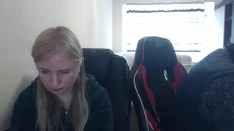 Snapshot of jenisandpeter chatting on 24, 4, 2026 JenisAndPeter online show from 24, 4, 2026