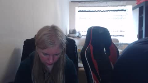 Snapshot of jenisandpeter chatting on 25, 4, 2026 JenisAndPeter online show from 25, 4, 2026