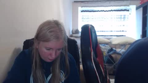 Snapshot of jenisandpeter chatting on 29, 4, 2026 JenisAndPeter online show from 29, 4, 2026
