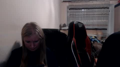 Snapshot of jenisandpeter chatting on 1, 6, 2026 JenisAndPeter online show from 1, 6, 2026